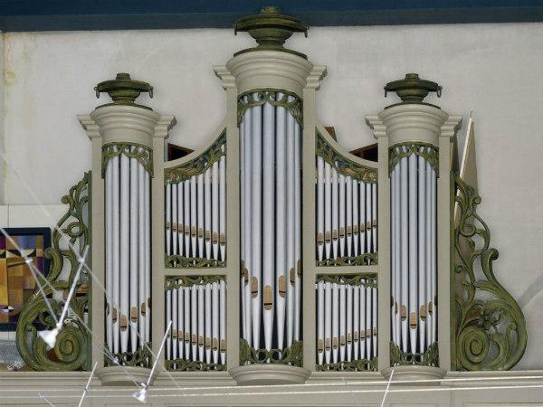 Loos front in kerk Opwierde